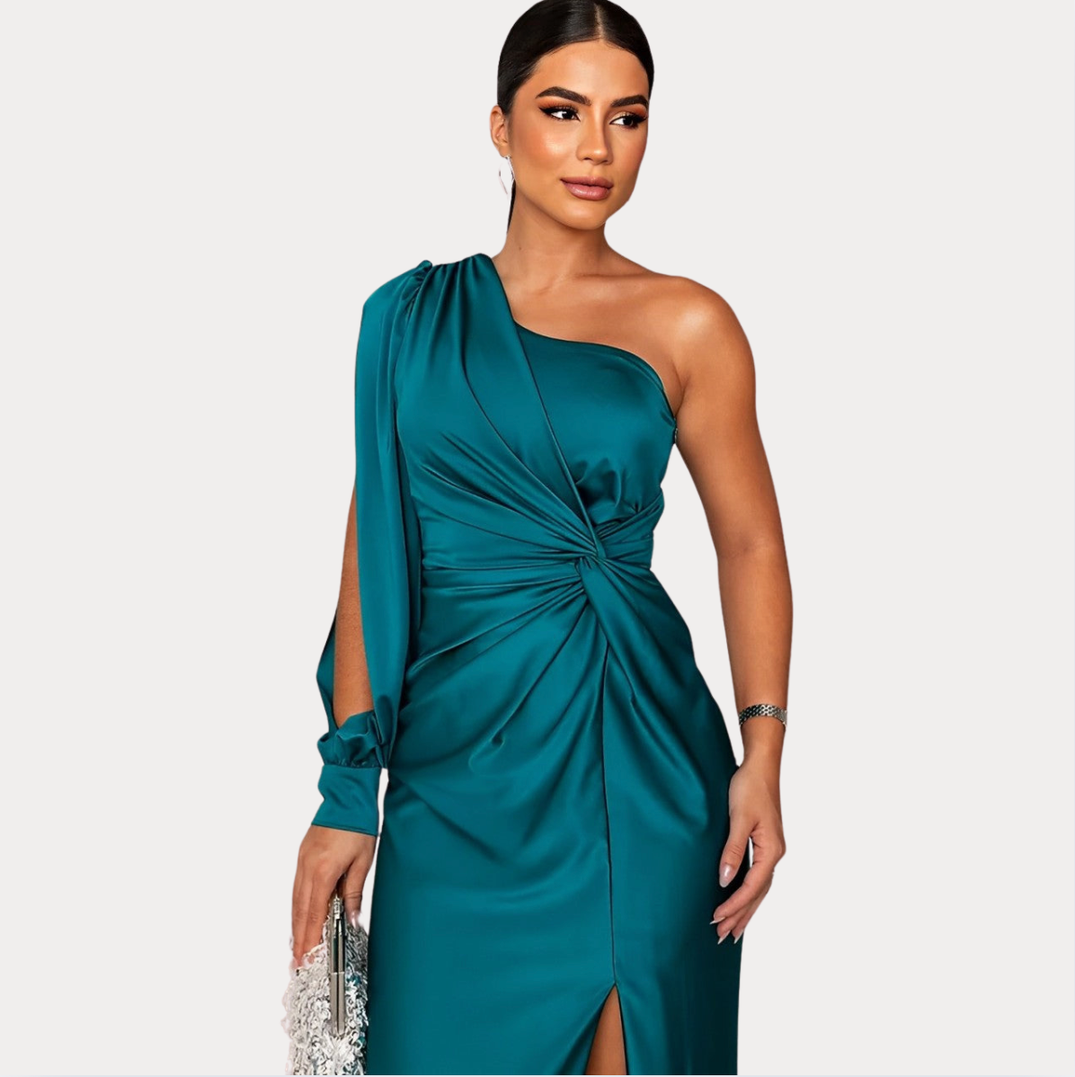 Maison Bonnetterie™ | Robe élégante Livia à épaules dénudées et fente latérale